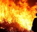 В Астрахани полицейский вынес из огня детей