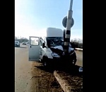 В Астраханской области пассажирская маршрутка разбилась об столб: видео