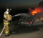 Ночью в 40 км от Астрахани горела машина, двух мужчин отправили с ожогами в больницу