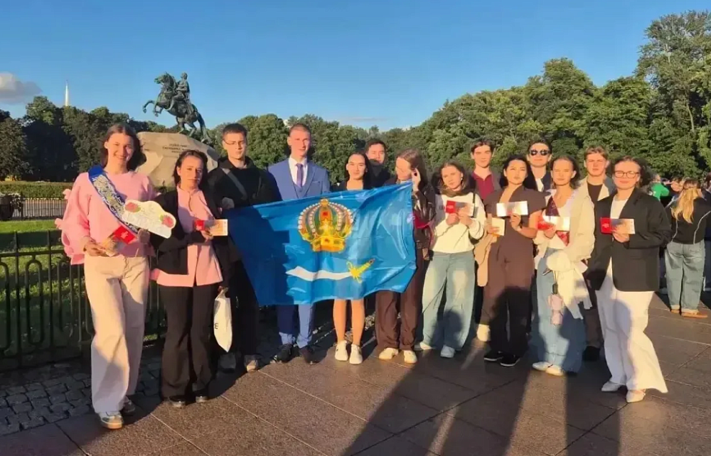 Алые паруса взяли на борт астраханских отличников