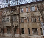 Власти Астрахани в судебном порядке выселяют людей из аварийного дома