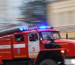 В центре Астрахани горит двухэтажный жилой дом