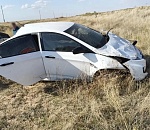 Легковушка перевернулась на астраханской трассе, двух пассажиров увезли в больницу