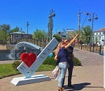 Памятный знак "Я люблю Астрахань" снова установили на прежнем месте