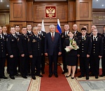 Астраханский полицейский, спасший из огня трех женщин и котика, награжден в Москве