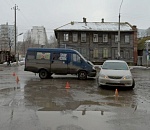 В Астрахани столкнулись маршрутка и иномарка: пострадал 11-летний мальчик