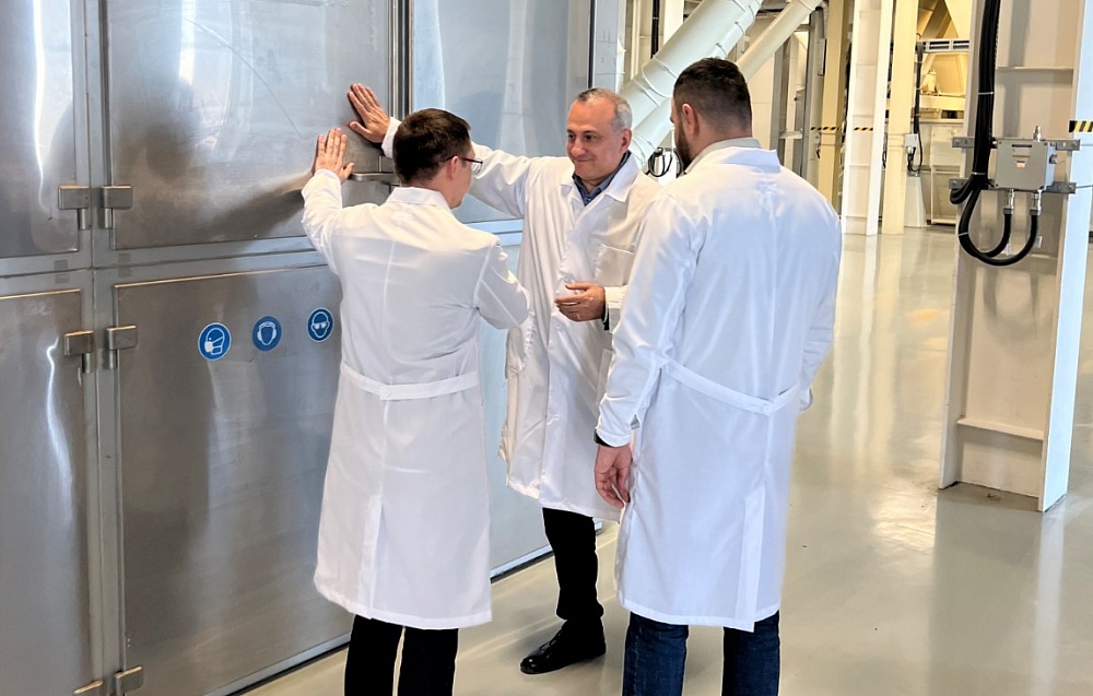 Под Астраханью со дня на день ждут торжественного открытия завода