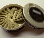 В центре Астрахани детям продали снюс