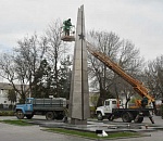 Астраханские памятники героям Великой отечественной войны облагораживают коммунальные службы города 