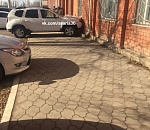 В Астрахани иномарка въехала в здание Росгосстраха