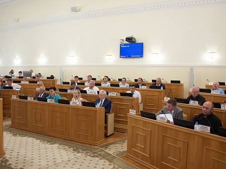 Астраханские депутаты актуализировали пособие молодым педагогам на селе