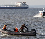 В Астраханском порту подняли затонувший теплоход