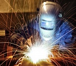 Под Астраханью из-за взрыва на судне погиб человек, еще двое пострадали