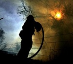 В Астрахани сгорели два гаража и автомобиль, в селе Яндыки на пожаре погиб человек