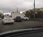 Жесткая тройная авария на путепроводе в Астрахани попала на видео