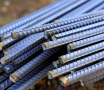 Астраханка упала и насквозь проткнула ногу арматурой