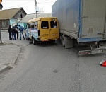 В Астрахани столкнулись маршрутка и «Камаз»: пострадал 9-летний мальчик