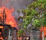  В Астрахани крупный пожар: сгорел заброшенный дом