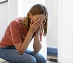 Астраханец жестоко избил свою 19-летнюю сестру за прогулку с парнем