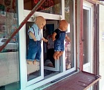 Астраханцев испугали повесившиеся манекены