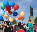 Праздник-праздником, а митинги врозь