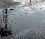 Астраханские коммунальщики откачивают воду после дождя