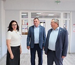 Игорь Мартынов посетил избирательные участки Камызякского района в первый день голосования