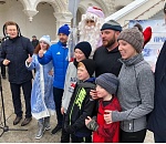 Американская семья приняла участие в новогодней пробежке в Астрахани