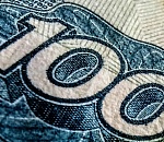 Топ-100 российских госслужащих и депутатов, по данным Forbes, заработали больше, чем вся Астраханская область