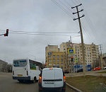 В Астрахани маршрутку, нагло проехавшую на красный свет, сняли на видео 