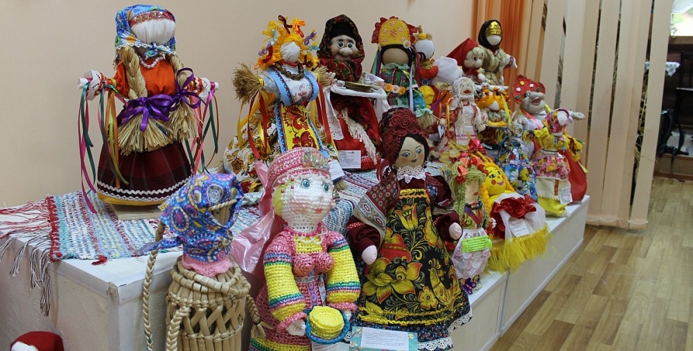 В Астрахани стартовал прием заявок на конкурс масленичных кукол