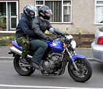 В Астрахани двое подростков ограбили случайную прохожую