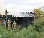 В Астрахани за сутки сгорели два заброшенных дома
