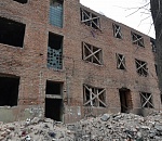 В Астрахани сносят страшный дом