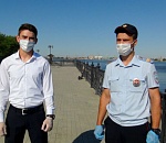 Кадры спасения тонущего ребенка астраханскими полицейскими