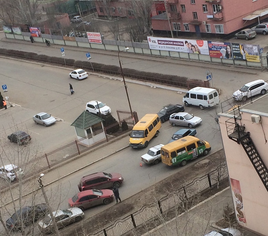 В Астрахани столкнулись две "семерки": пострадали еще пять машин 