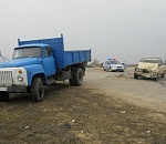 Под Астраханью на встречной полосе столкнулись грузовик и легковушка