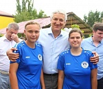 Депутат Госдумы Леонид Огуль открыл новое футбольное поле в селе Икряное Астраханской области