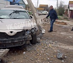 В Астрахани водитель снес фонарный столб, который вот-вот упадет на дорогу