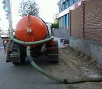 На астраханских улицах 10 специализированных машин откачивают воду