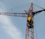 В Астрахани упал подъемный кран