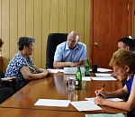 Глава администрации Астрахани призвал подчиненных реагировать на обращения молниеносно