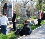 На кладбищах Астрахани привели в порядок около 800 захоронений участников Великой Отечественной войны