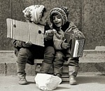 Осуждена астраханка, растившая своих детей попрошайками