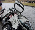 Двое астраханцев погибли в ДТП в Карачаево-Черкесии: автомобиль съехал с моста в реку