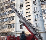 В Астрахани из девятиэтажки срочно эвакуировали людей: горела квартира