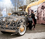 Как рыбак рыбака в ретро-кар сажал