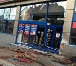 В центре Астрахани автомобиль протаранил магазин