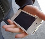 Астраханец украл мобильник у матери