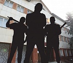 Избивали и поджигали людей: банда наркодилеров держала в страхе астраханцев